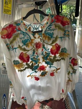 Johnny Was White Embroidered Floral Boho V-Neck Blouse